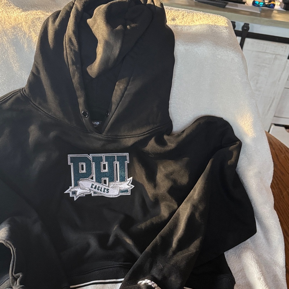 Pro standard Philadelphia Eagles black cropped embroidered hoodie, medium